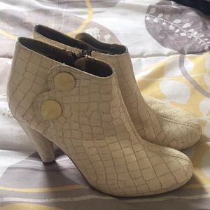 Cynthia Vincent alligator booties